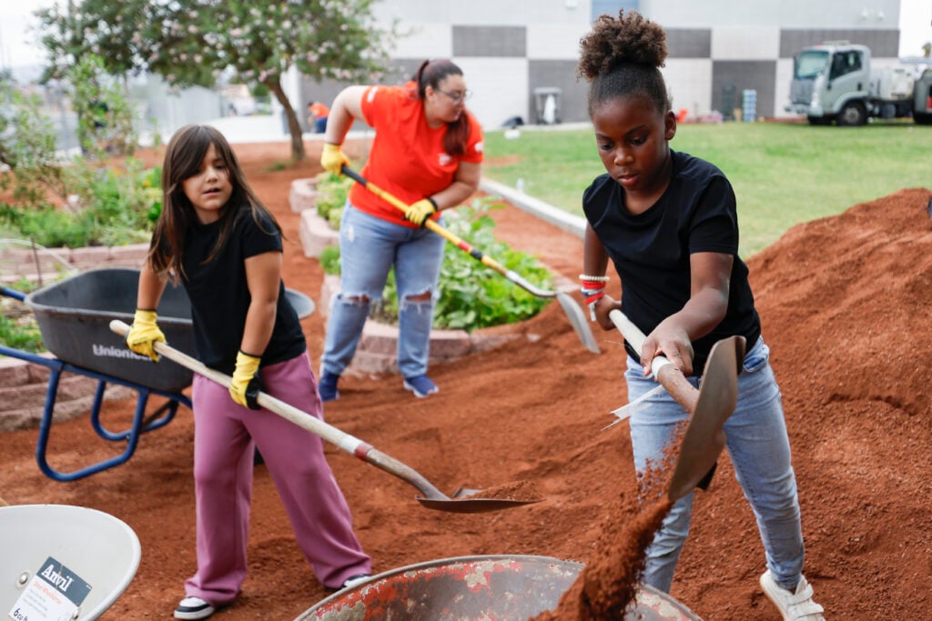 A Las Vegas school garden overhaul brings students, volunteers together